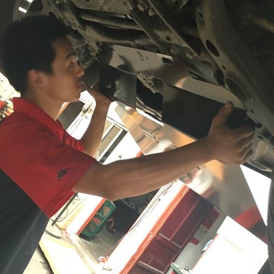 【無錫CS75官方車友會】為愛車大白加裝發動機護板與噴涂底盤裝甲，全面守護行車安全